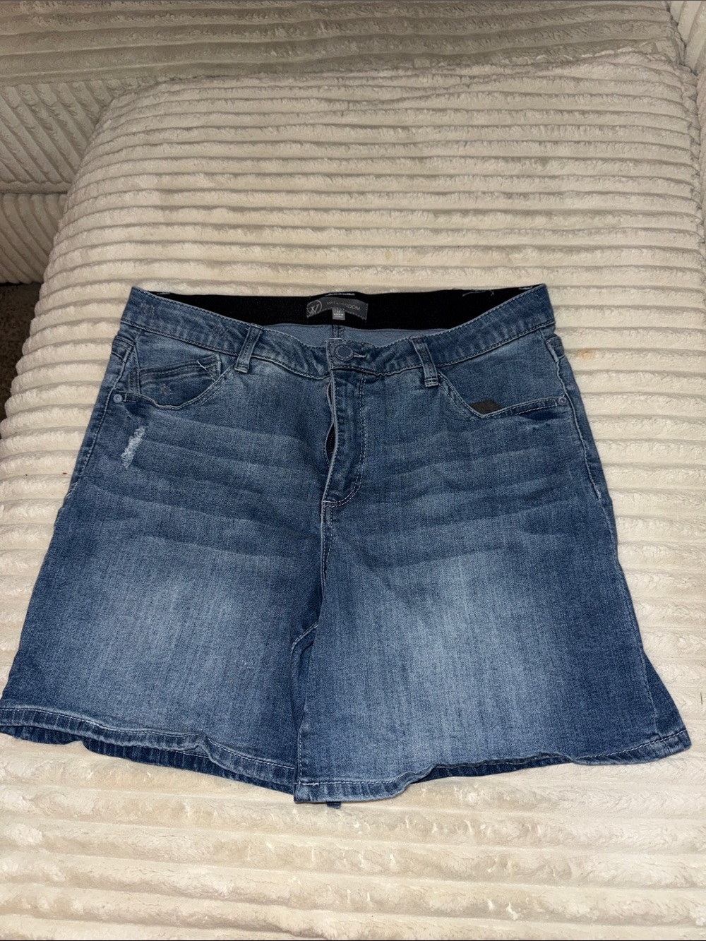 Wit & Wisdom light blue denim shorts with black waistband size 14